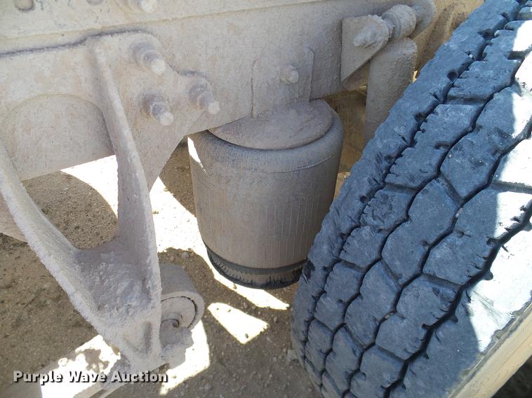 image for item DA6983 2006 International 9400i semi truck