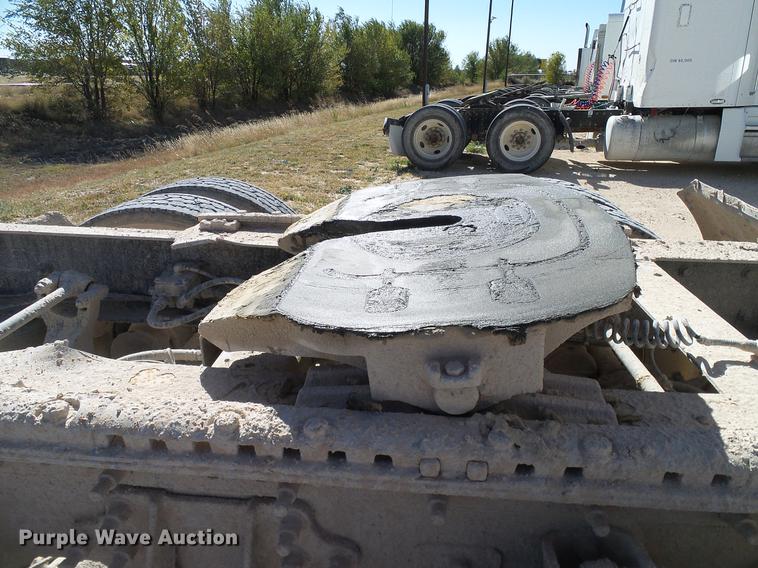 image for item DA6983 2006 International 9400i semi truck