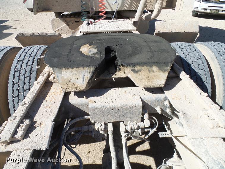 image for item DA6983 2006 International 9400i semi truck