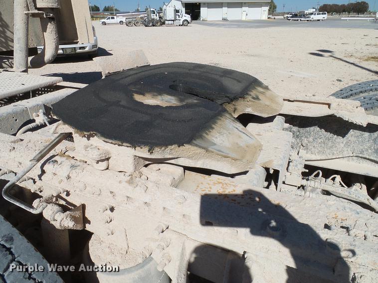 image for item DA6983 2006 International 9400i semi truck