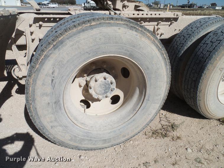 image for item DA6983 2006 International 9400i semi truck