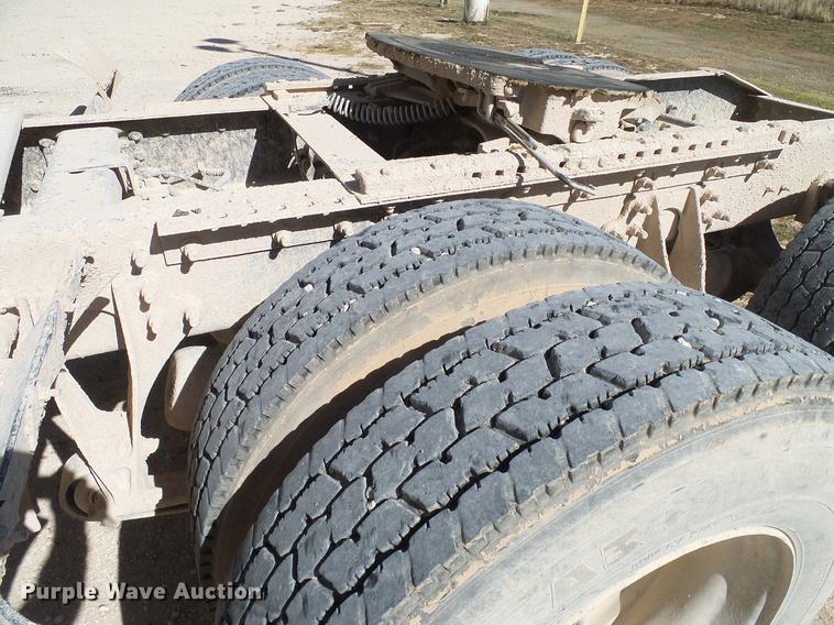 image for item DA6983 2006 International 9400i semi truck