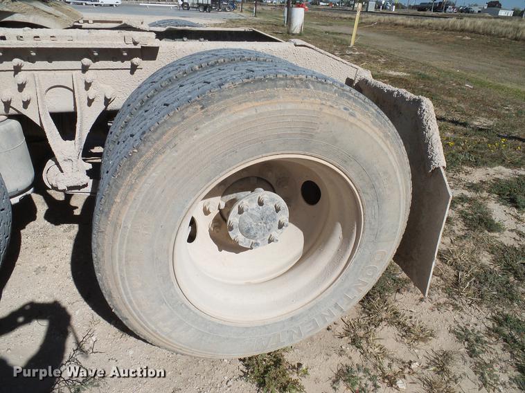 image for item DA6983 2006 International 9400i semi truck