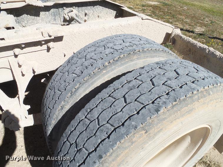 image for item DA6983 2006 International 9400i semi truck