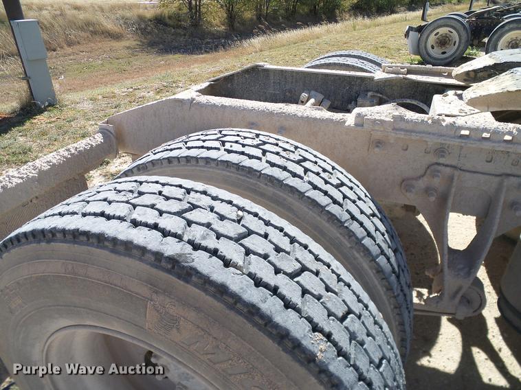 image for item DA6983 2006 International 9400i semi truck