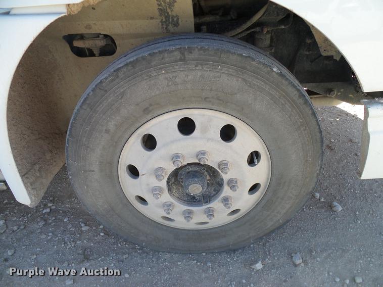 image for item DA6983 2006 International 9400i semi truck