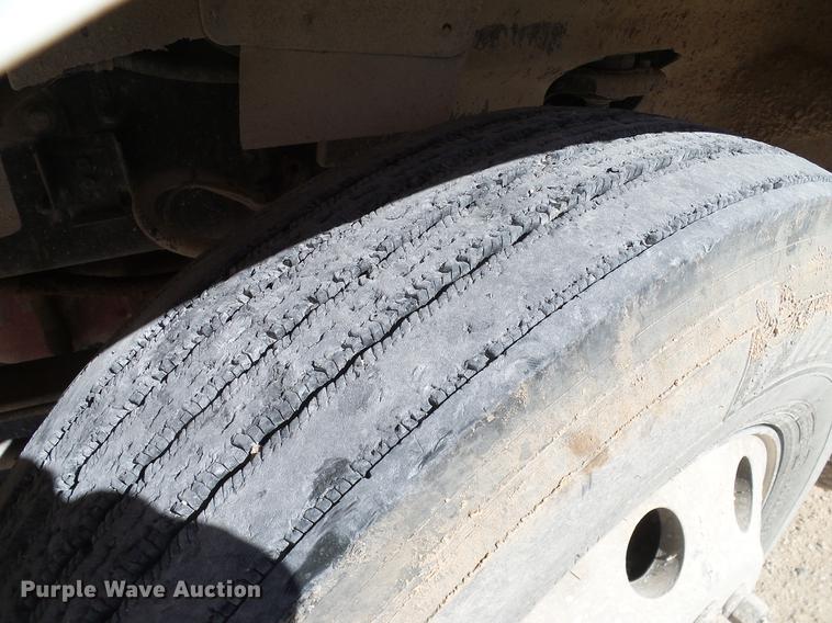 image for item DA6983 2006 International 9400i semi truck