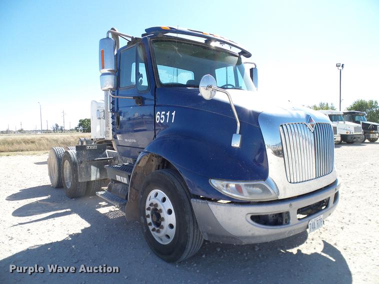 image for item DA6984 2010 International TranStar 8600 semi truck