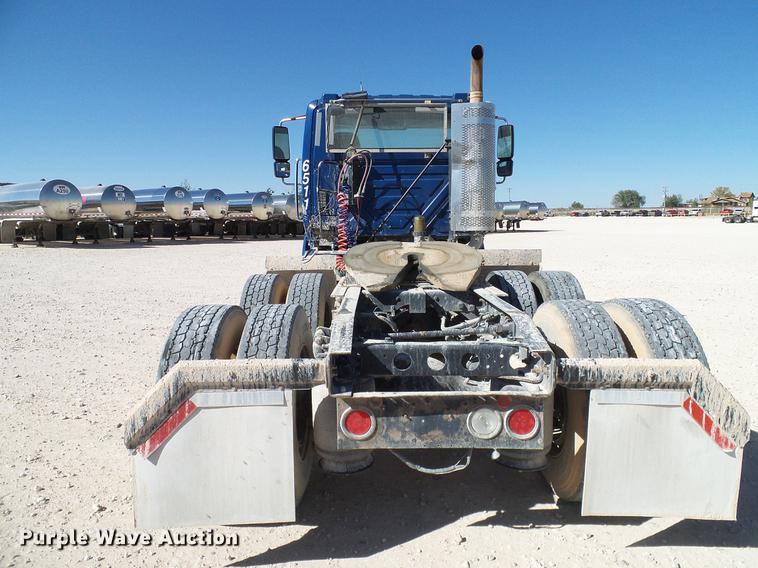 image for item DA6984 2010 International TranStar 8600 semi truck