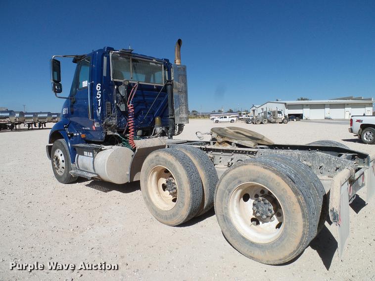 image for item DA6984 2010 International TranStar 8600 semi truck