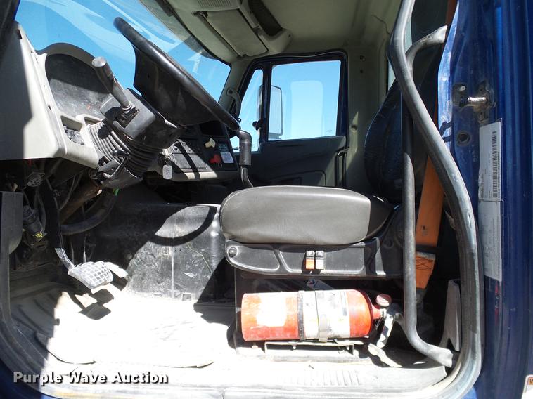 image for item DA6984 2010 International TranStar 8600 semi truck