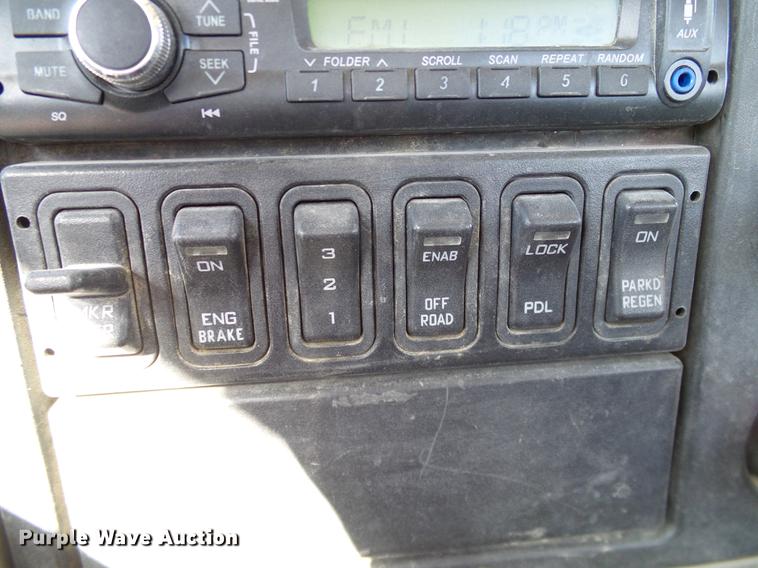 image for item DA6984 2010 International TranStar 8600 semi truck