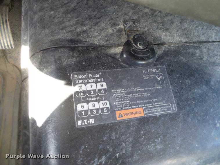 image for item DA6984 2010 International TranStar 8600 semi truck