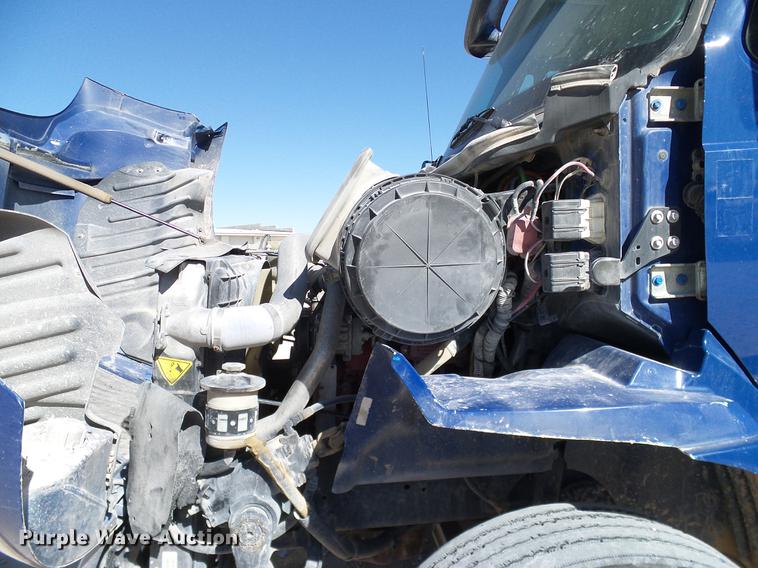 image for item DA6984 2010 International TranStar 8600 semi truck