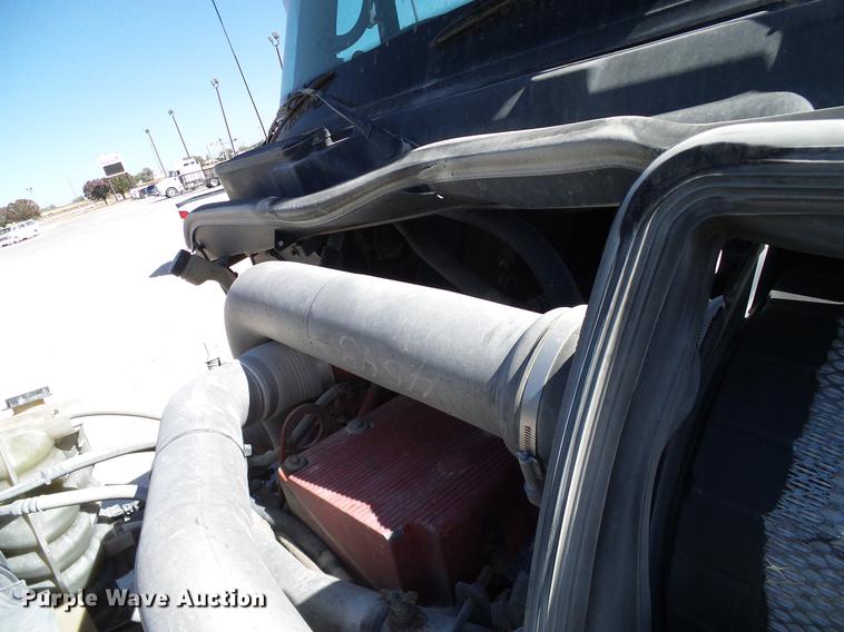 image for item DA6984 2010 International TranStar 8600 semi truck