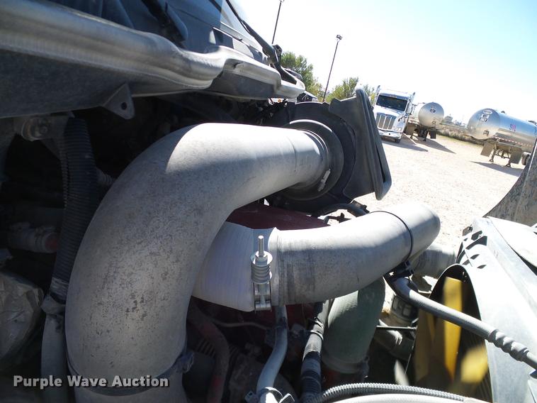 image for item DA6984 2010 International TranStar 8600 semi truck