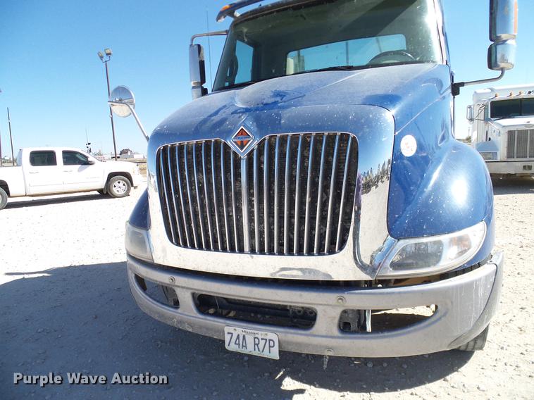 image for item DA6984 2010 International TranStar 8600 semi truck