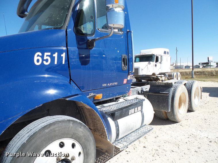 image for item DA6984 2010 International TranStar 8600 semi truck