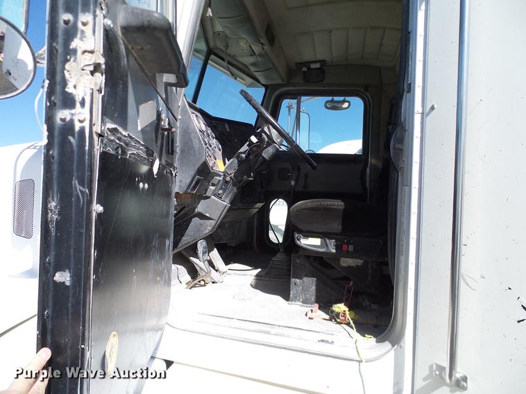 image for item DA6985 1998 Peterbilt 377 semi truck