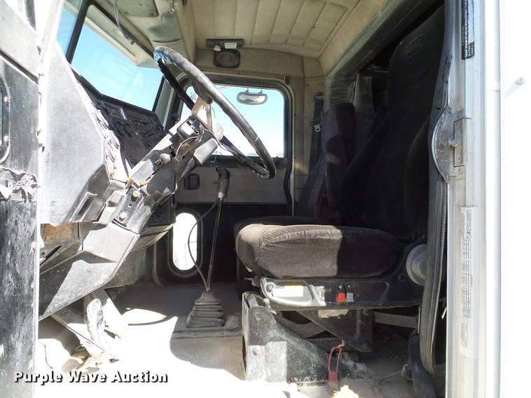 image for item DA6985 1998 Peterbilt 377 semi truck