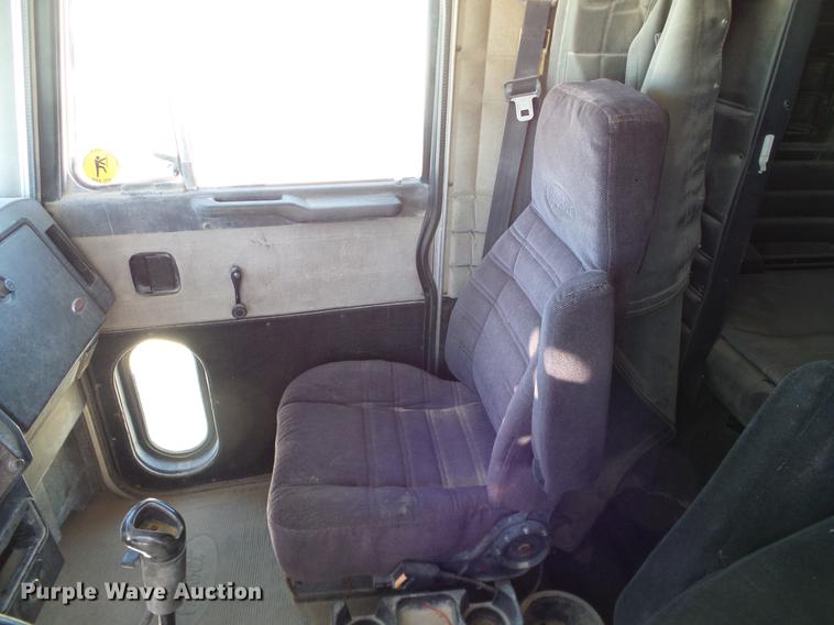 image for item DA6985 1998 Peterbilt 377 semi truck