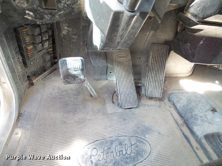 image for item DA6985 1998 Peterbilt 377 semi truck
