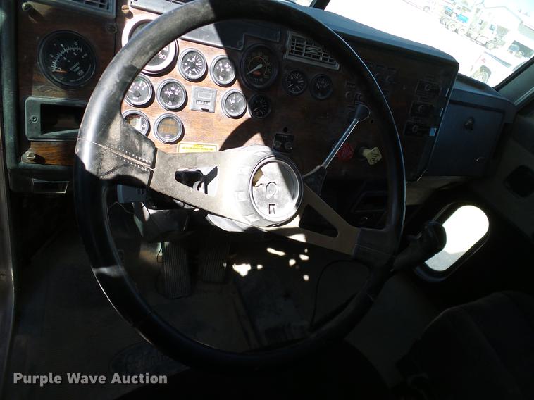 image for item DA6985 1998 Peterbilt 377 semi truck