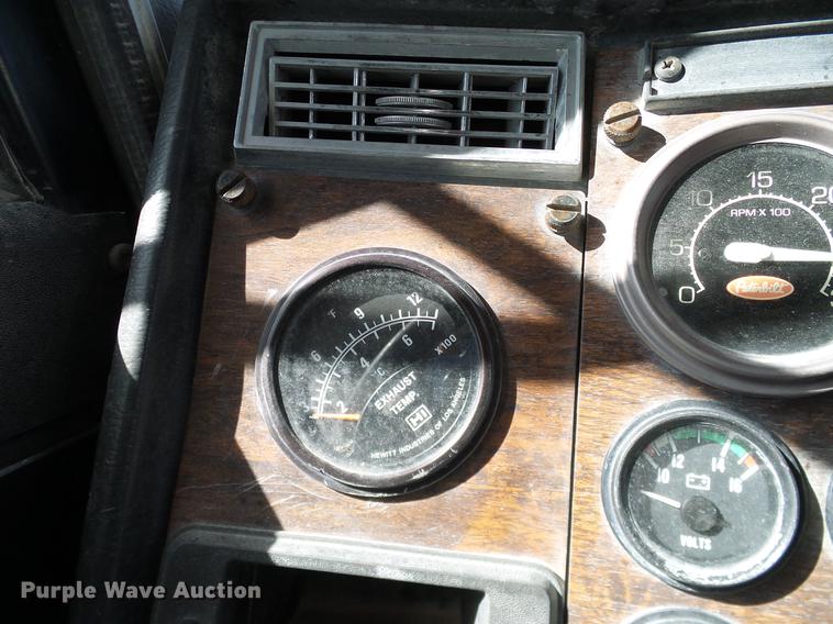 image for item DA6985 1998 Peterbilt 377 semi truck