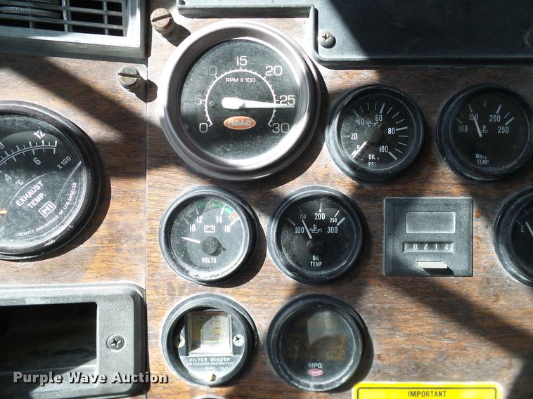 image for item DA6985 1998 Peterbilt 377 semi truck