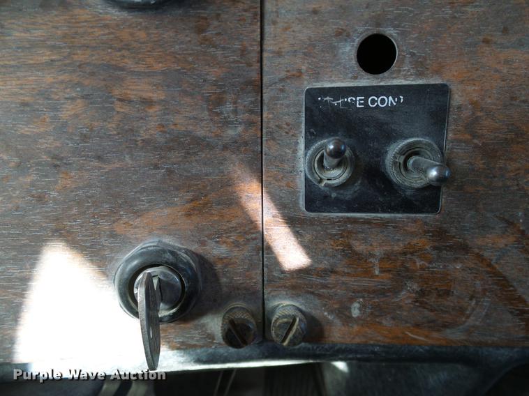 image for item DA6985 1998 Peterbilt 377 semi truck