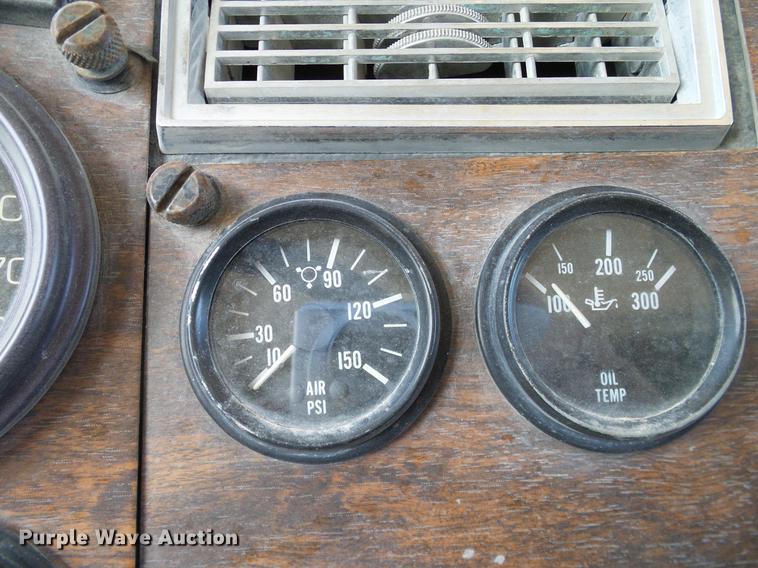 image for item DA6985 1998 Peterbilt 377 semi truck