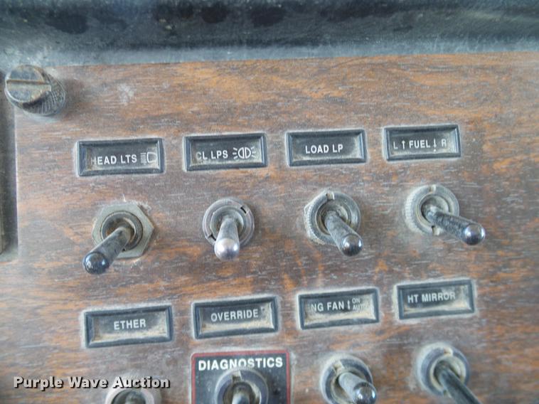 image for item DA6985 1998 Peterbilt 377 semi truck