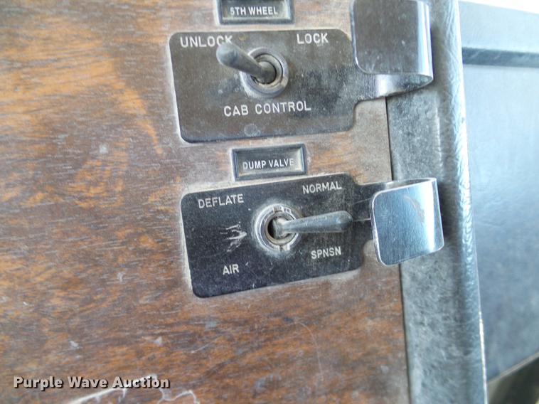 image for item DA6985 1998 Peterbilt 377 semi truck