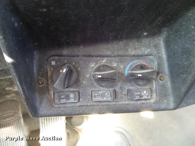 image for item DA6985 1998 Peterbilt 377 semi truck