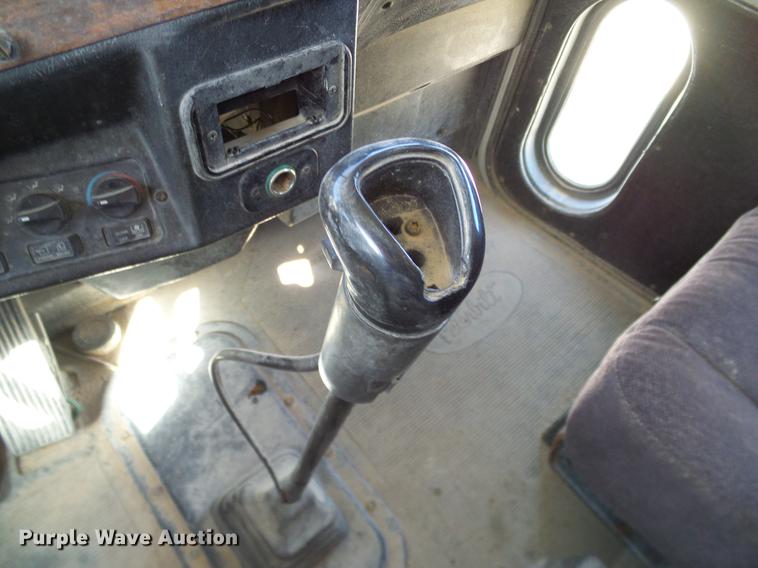 image for item DA6985 1998 Peterbilt 377 semi truck