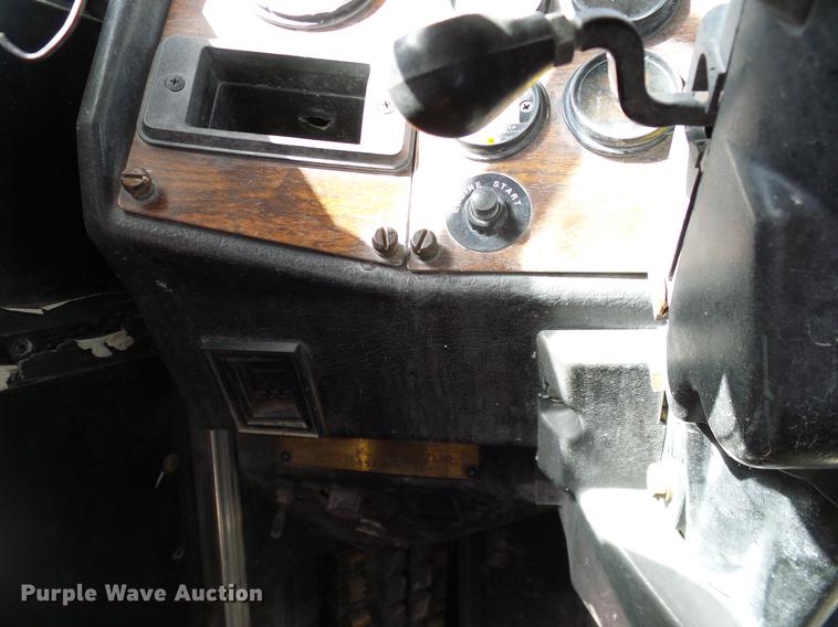 image for item DA6985 1998 Peterbilt 377 semi truck