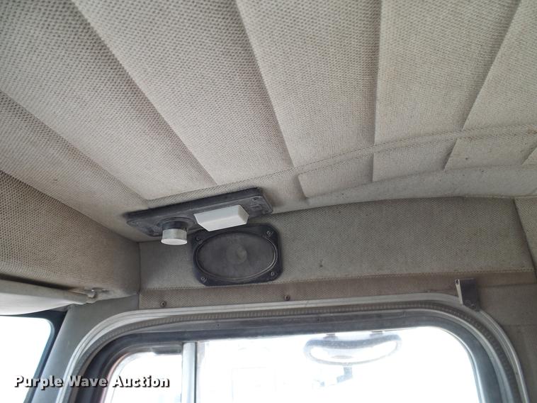 image for item DA6985 1998 Peterbilt 377 semi truck