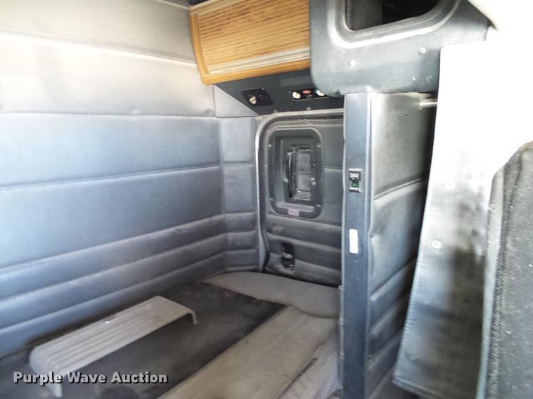 image for item DA6985 1998 Peterbilt 377 semi truck