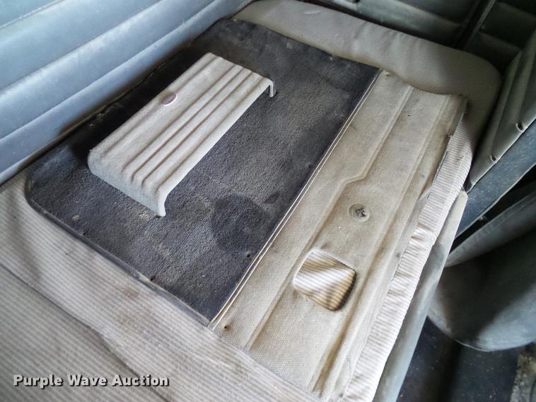 image for item DA6985 1998 Peterbilt 377 semi truck