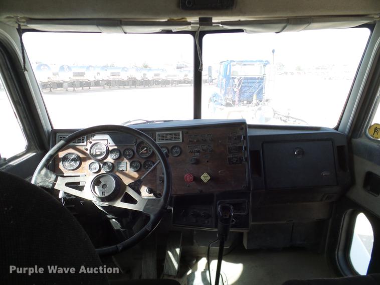 image for item DA6985 1998 Peterbilt 377 semi truck