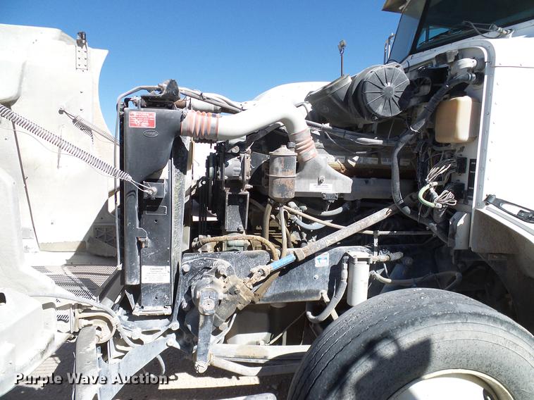 image for item DA6985 1998 Peterbilt 377 semi truck