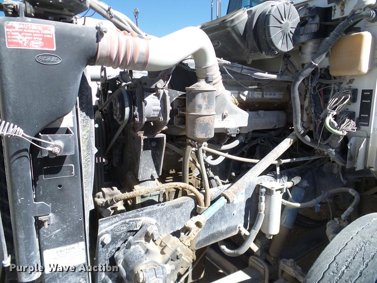 image for item DA6985 1998 Peterbilt 377 semi truck