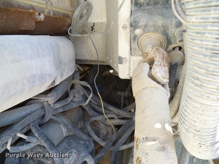 image for item DA6985 1998 Peterbilt 377 semi truck