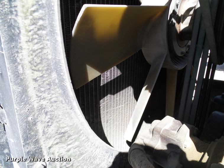 image for item DA6985 1998 Peterbilt 377 semi truck