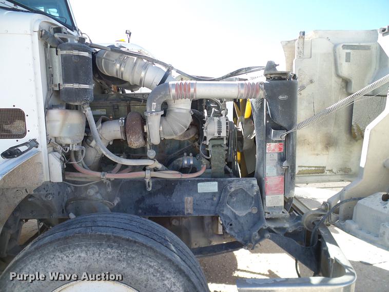 image for item DA6985 1998 Peterbilt 377 semi truck