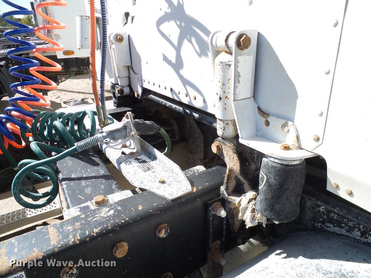 image for item DA6985 1998 Peterbilt 377 semi truck