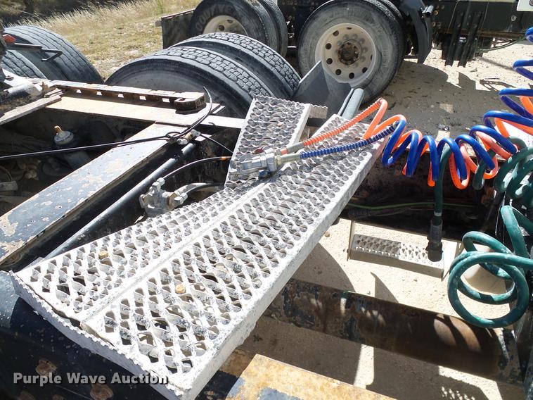 image for item DA6985 1998 Peterbilt 377 semi truck