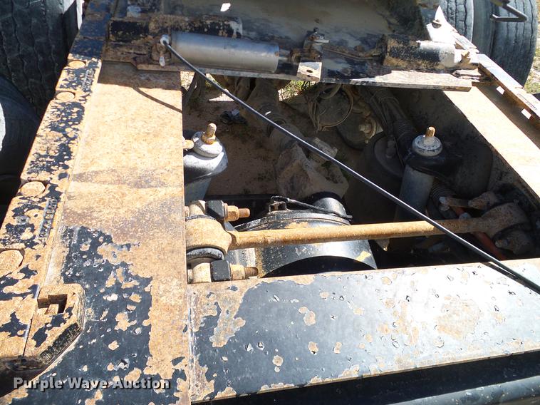 image for item DA6985 1998 Peterbilt 377 semi truck