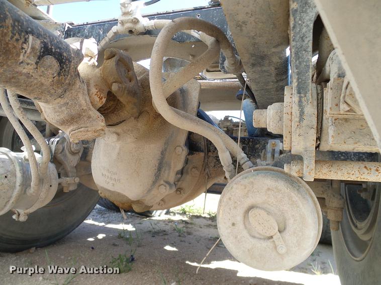 image for item DA6985 1998 Peterbilt 377 semi truck