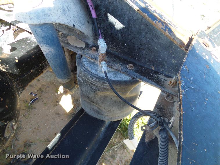 image for item DA6985 1998 Peterbilt 377 semi truck